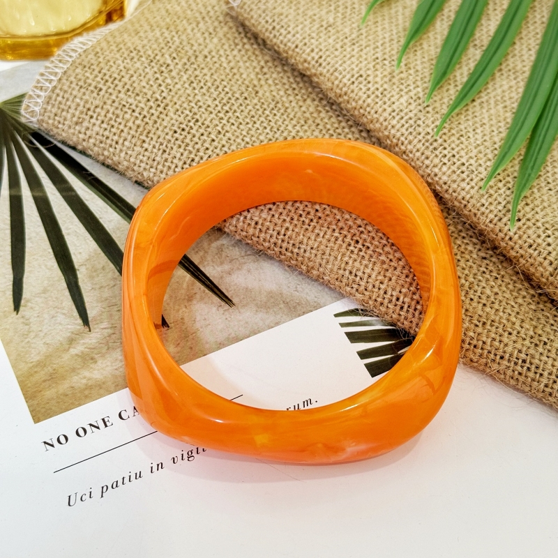 1个女士时尚手镯  波西米亚风几何不规则方形晕染树脂手镯  详情3