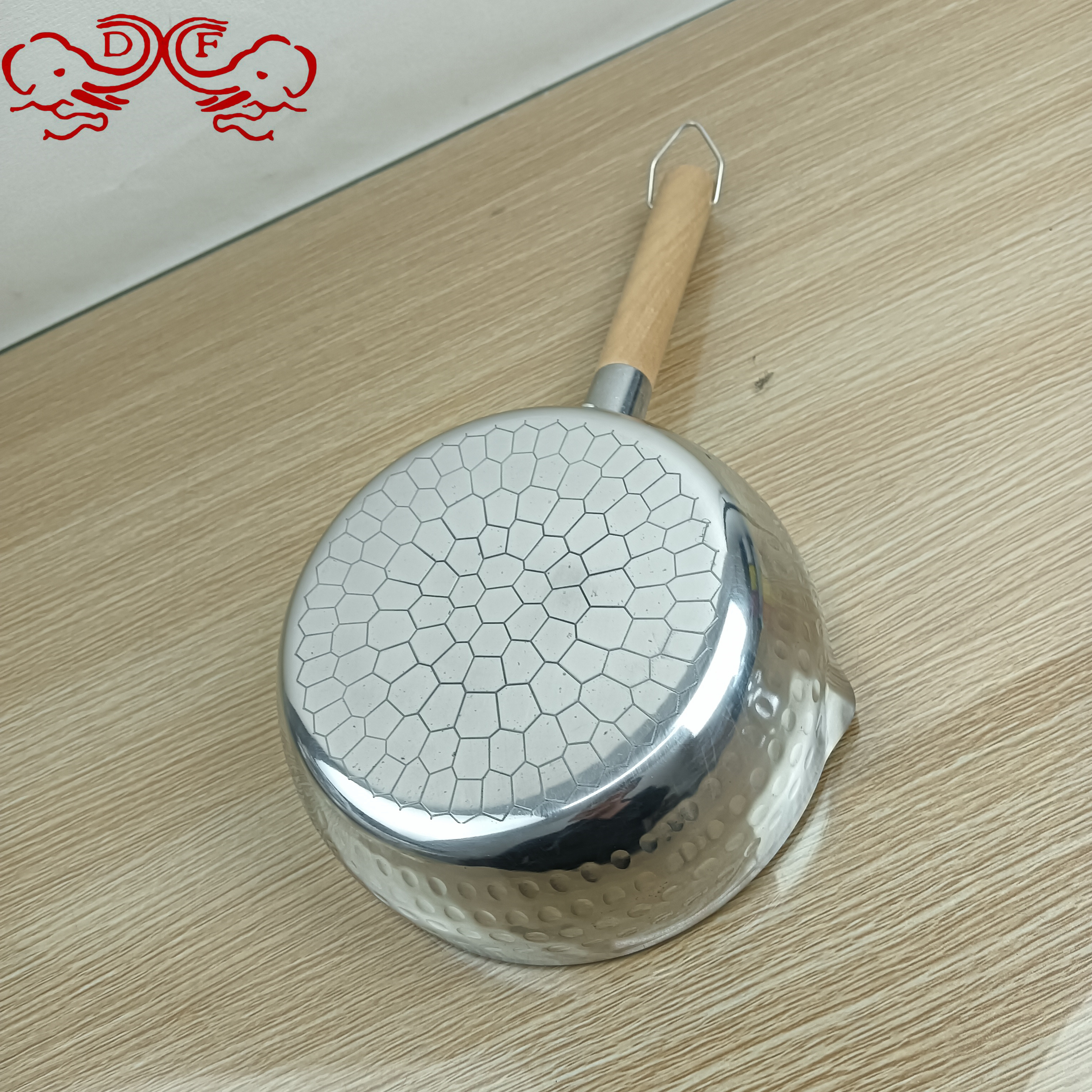 DF68229 stainless steel snow flat pot, thickened flat bottom, Japanese hammer pattern, single handle milk pot, instant noodle pot, small soup pot, DF TRADINGHOUSE Application Scenario
