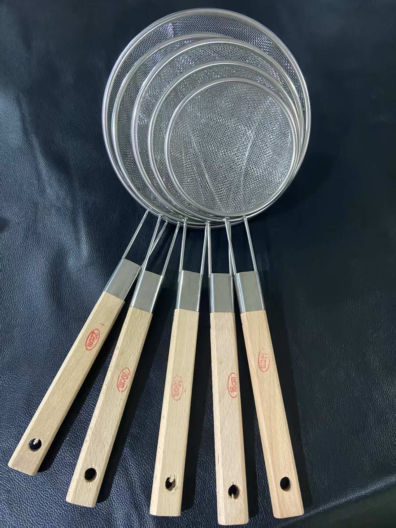 Creative spoon Stainless steel frying basket net oil leak grid Flour filter spoon spoon spoon essential kitchen tool heat resistant and durable Specification drawing