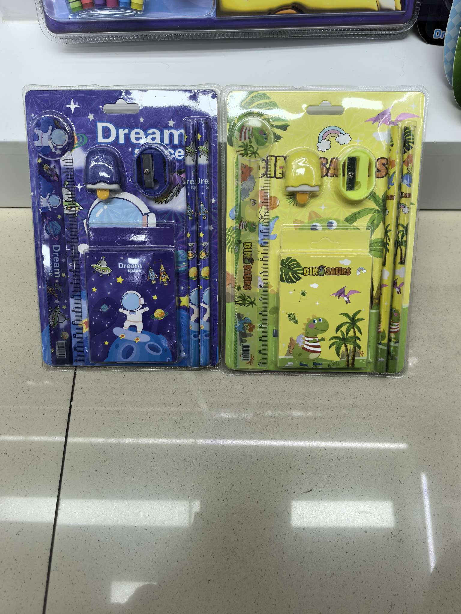 笔，尺子，橡皮，卷笔刀等套装