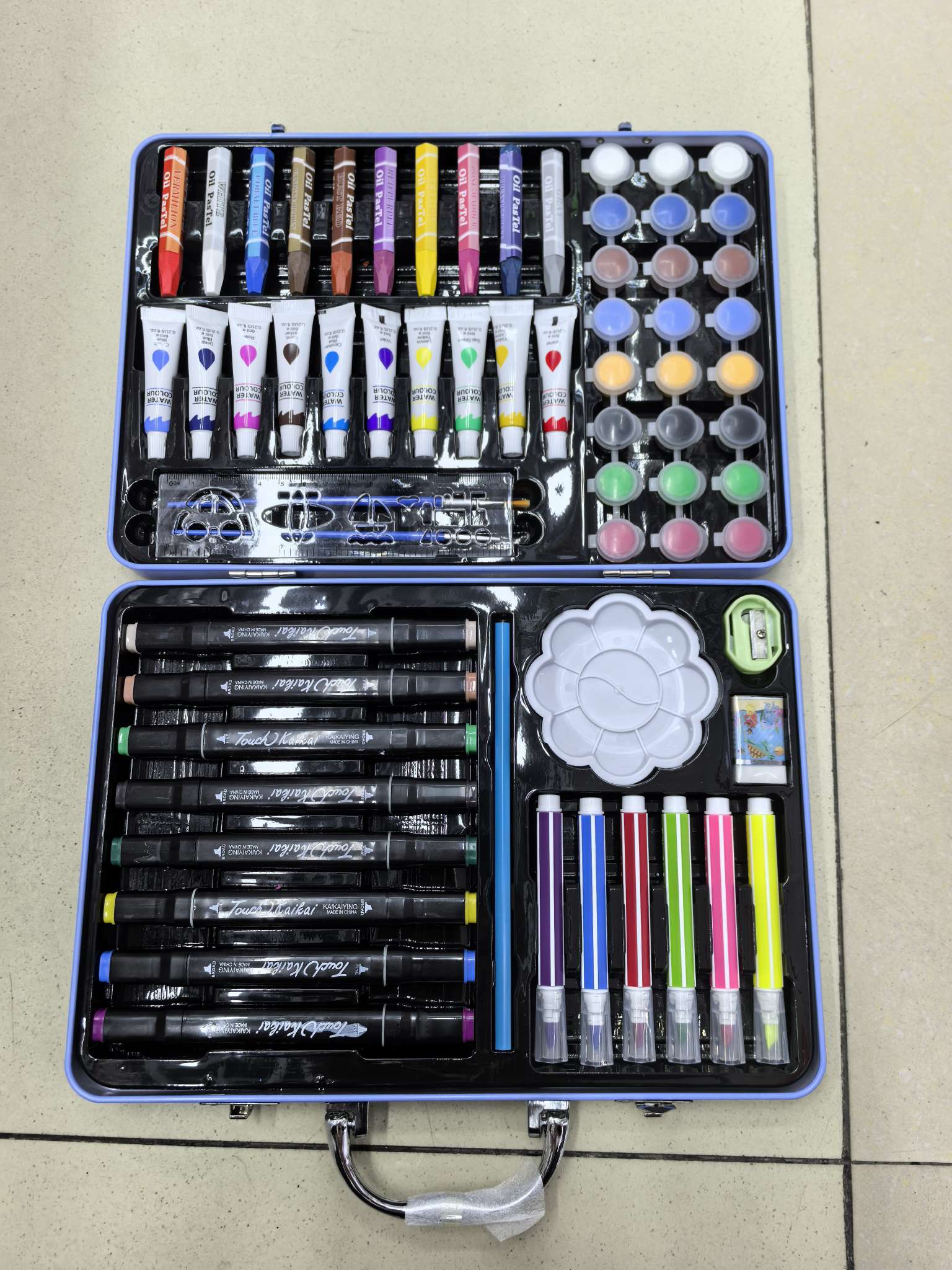 彩绘，马克笔，蜡笔等，铁盒套装产品图