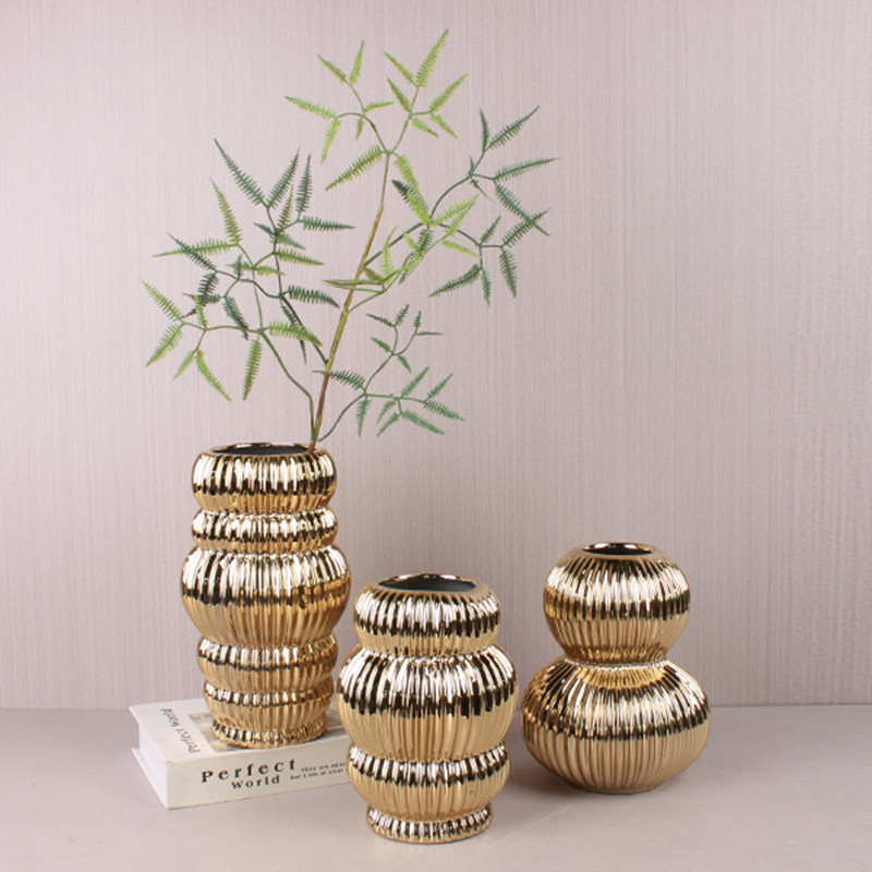 Electroplated gold ceramic vase, flower arrangement art piece, high-end living room decoration, living room dining table decoration Application Scenario