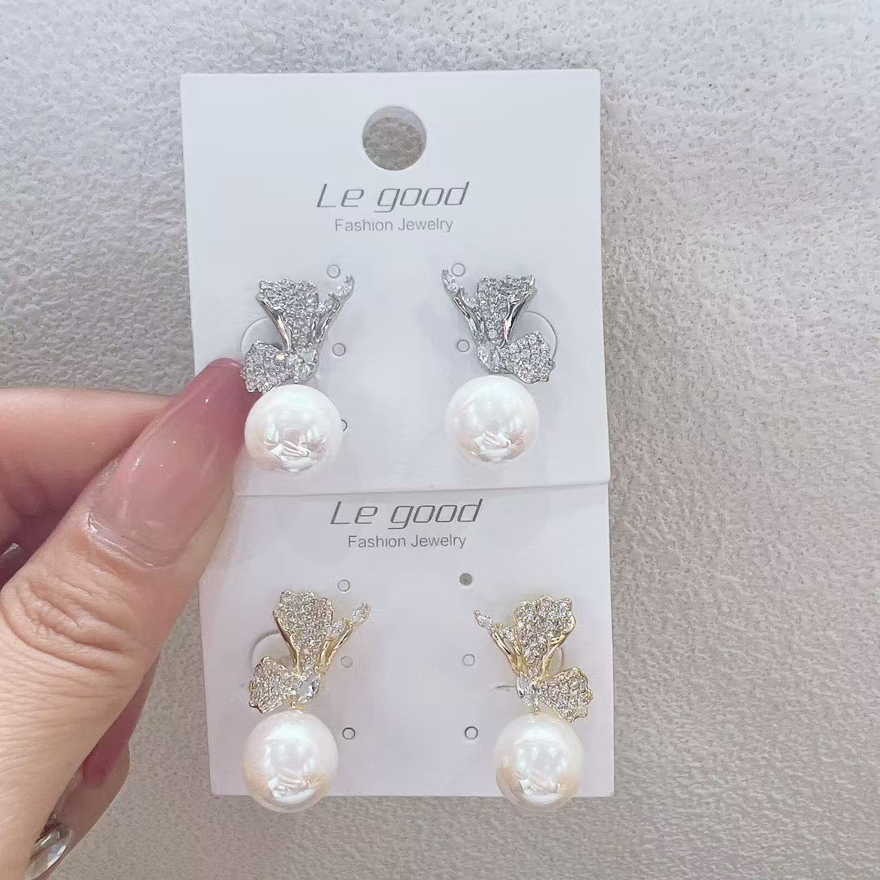Zircon perla ear clip