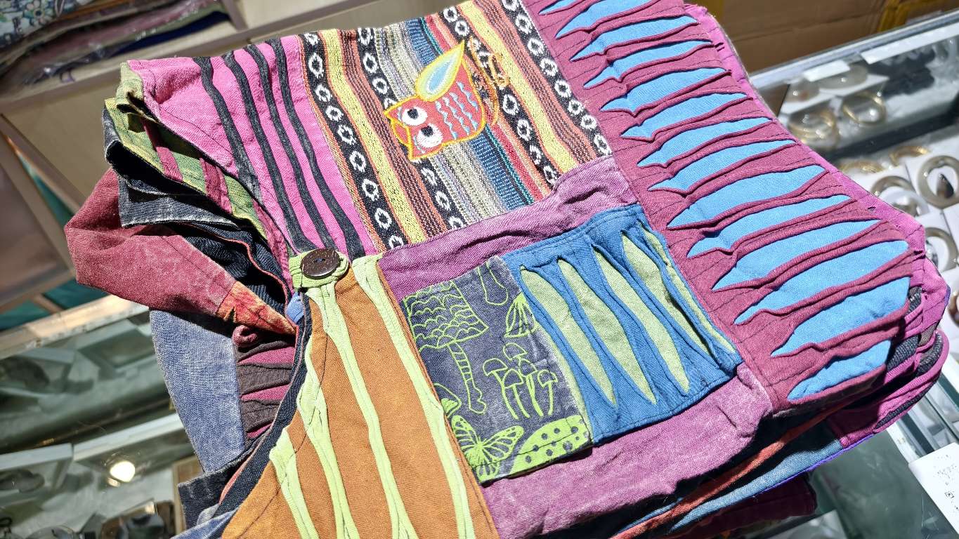 尼泊尔手工包，彩虹流浪包旅行包衣服收纳包化妆收纳健身包