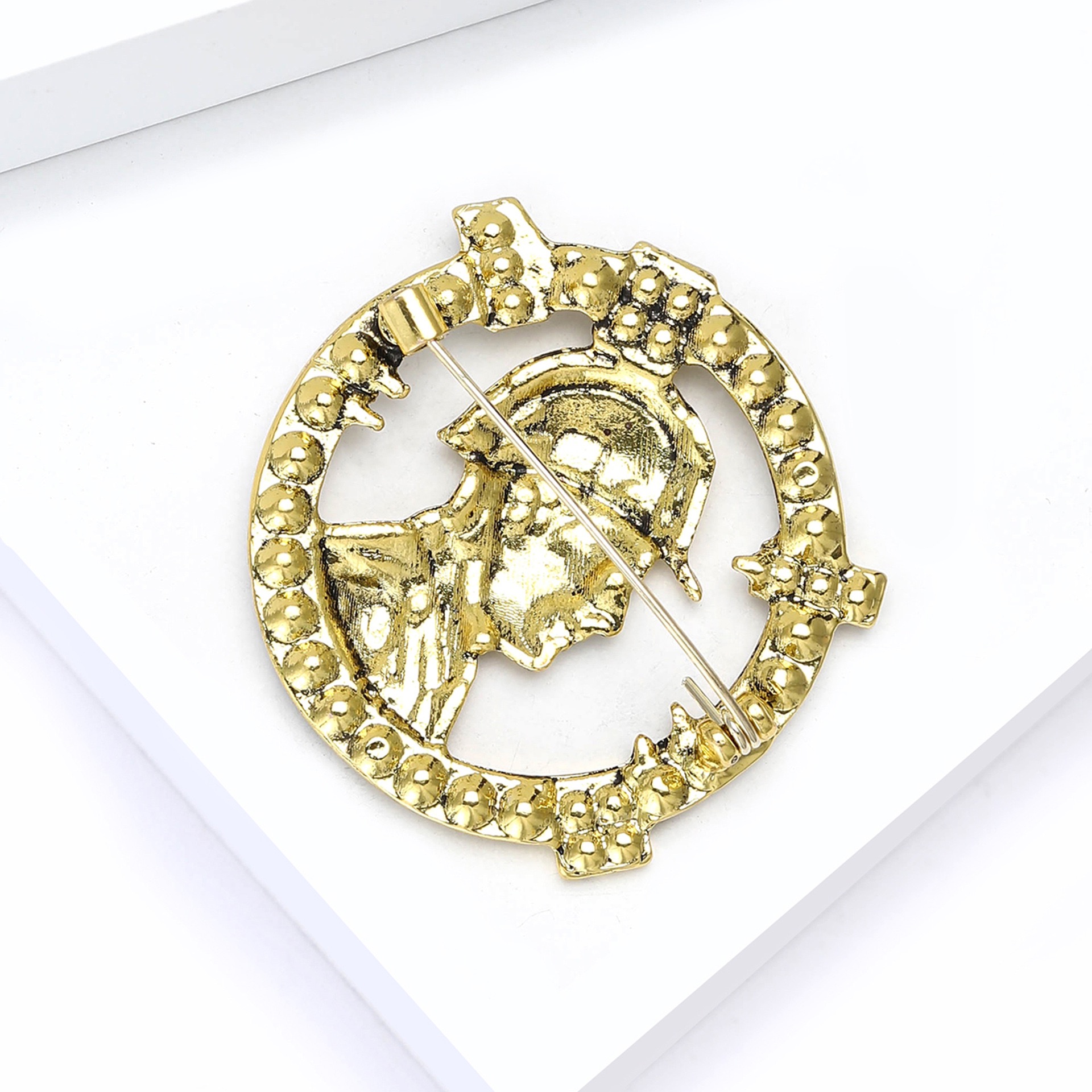 2025 Ziyang New Style Fashionable and Individual alloy rhinestone Male Architectural Engineer Badge brooch Application Scenario