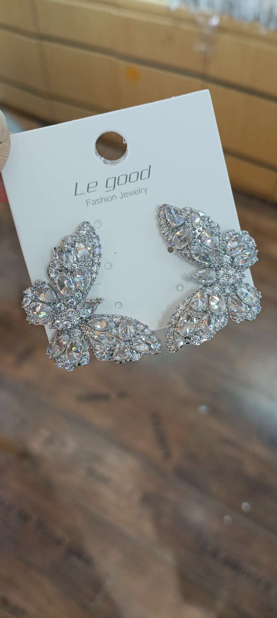 Zircon earclip