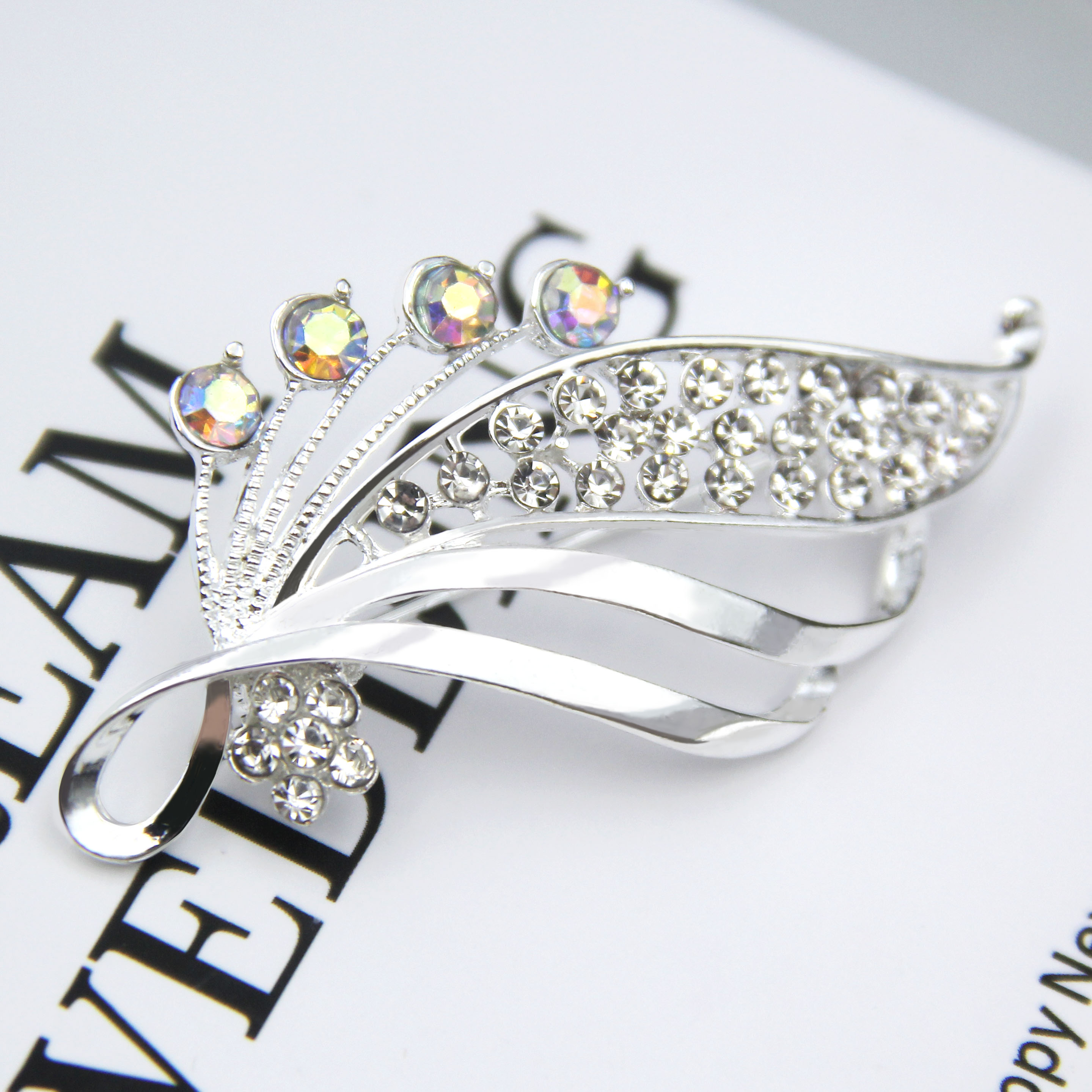 Simple Korean-style diamond-encrusted flower pearl brooch, coat, brooch, one-piece hair replacement, silk scarf buckle accessory, fashionable Specification image