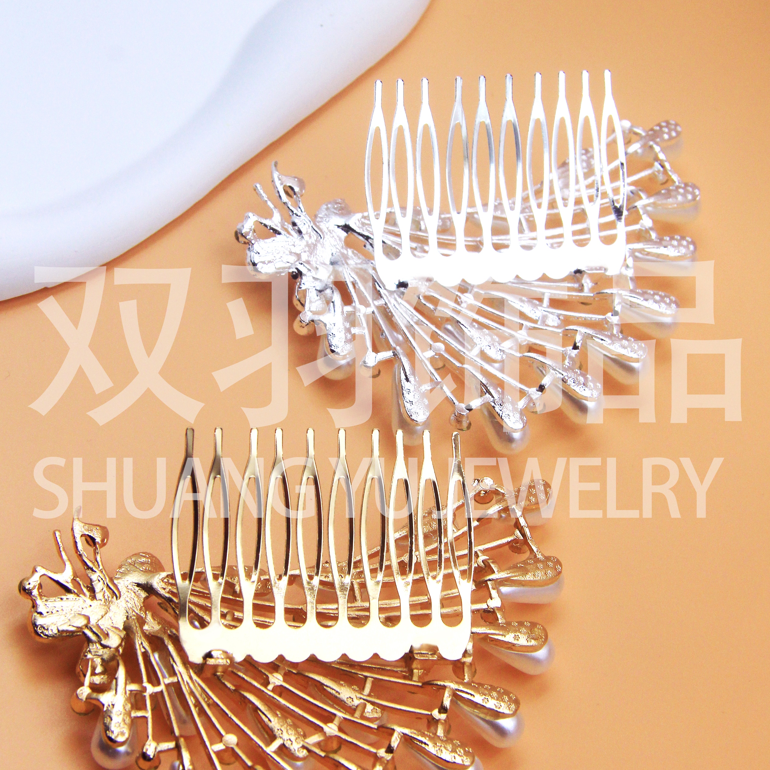 Rhinestone hairpin, fashionable pearl bun hair accessory, alloy material rhinestone and pearl accessory hair comb, gold and silver Application Scenario