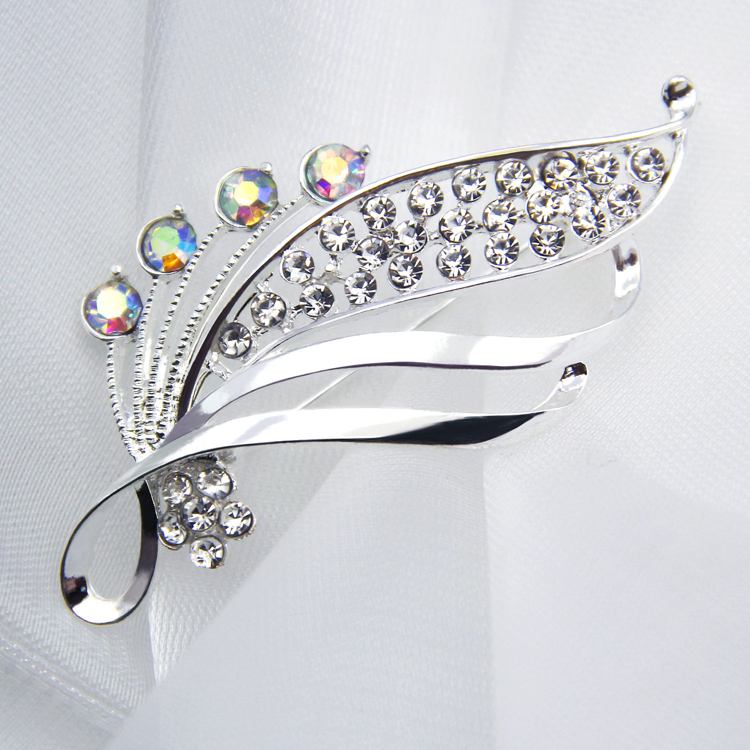 Simple Korean-style diamond-encrusted flower pearl brooch, coat, brooch, one-piece hair replacement, silk scarf buckle accessory, fashionable details Picture