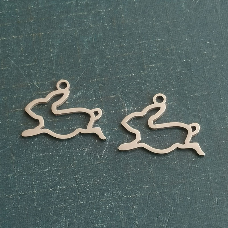 跨境外贸不锈钢手链吊坠DIY饰品配件可爱萌宠动物钛钢小兔子挂件