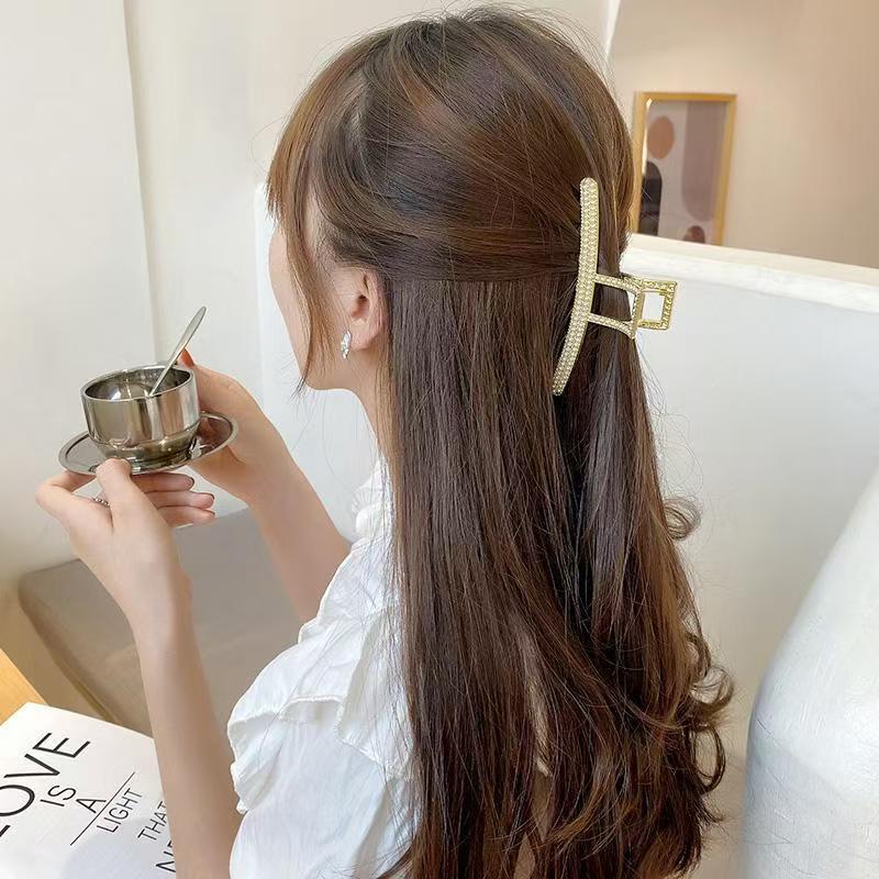 抓夹女后脑勺发夹网红2025年款式发夹子头饰夏季鲨鱼夹珍珠发卡抓夹产品图