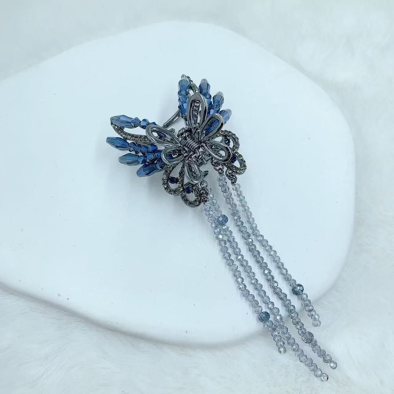Cute woolen knitted cherry hair clips, Korean flower hand-woven side clips, women's accessories, hair accessories wholesale, headwear 113 details Picture