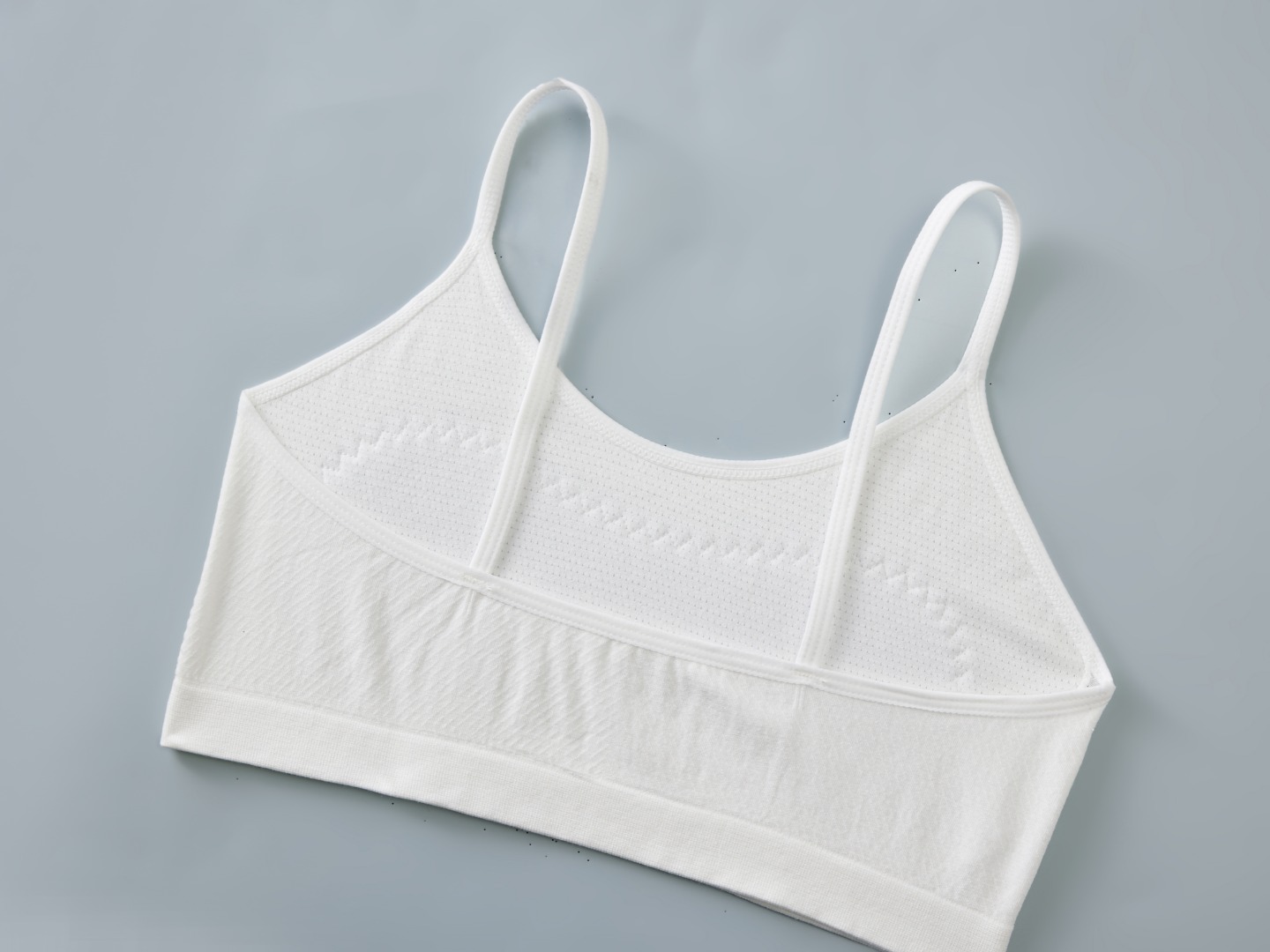 Teenage girl's vest and underwear, middle school student's comfortable, breathable, anti-protrusion seamless strappy underwear, strapless vest Item Picture