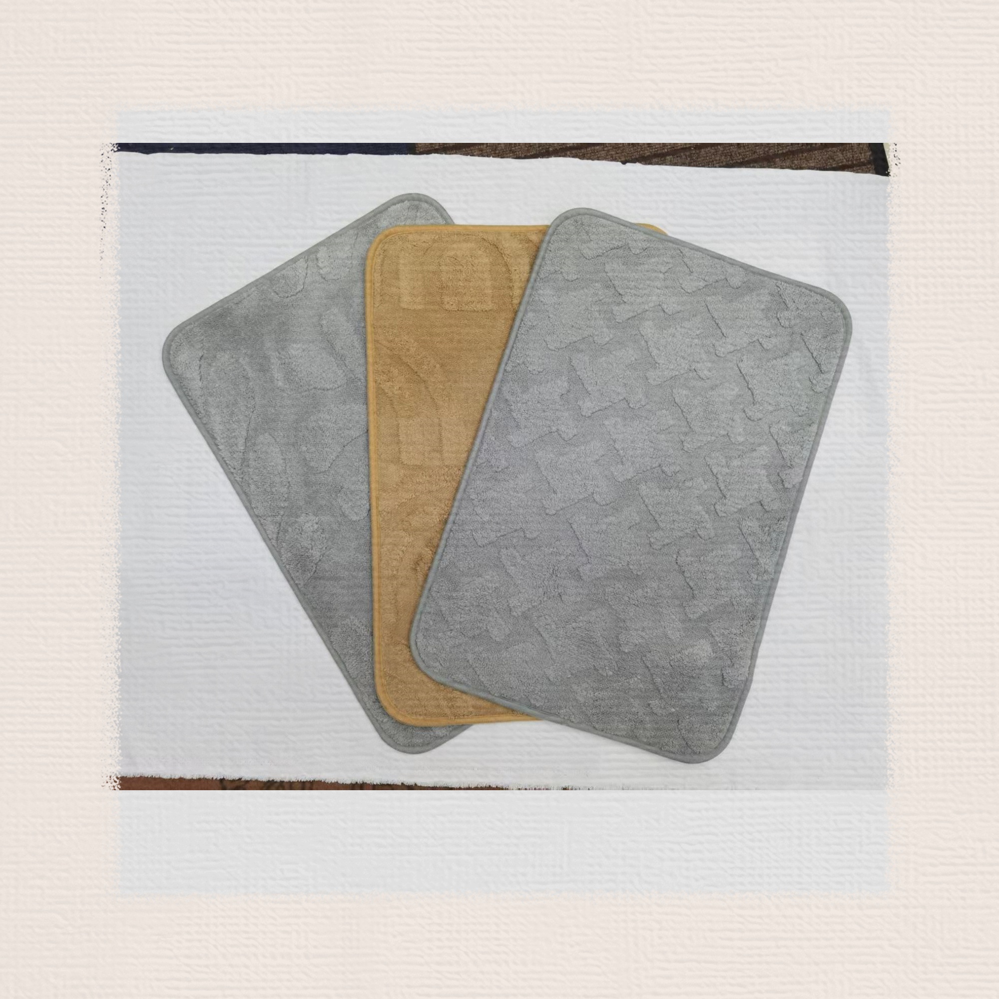 Plain, fluffy jacquard mat, velvet mat, anti-slip mat, floor mat, carpet, floor mat, imitation cashmere door mat, kitchen mat, bathroom mat. The product quality is good. Multiple colors are available. The size is 40*60cm details Picture