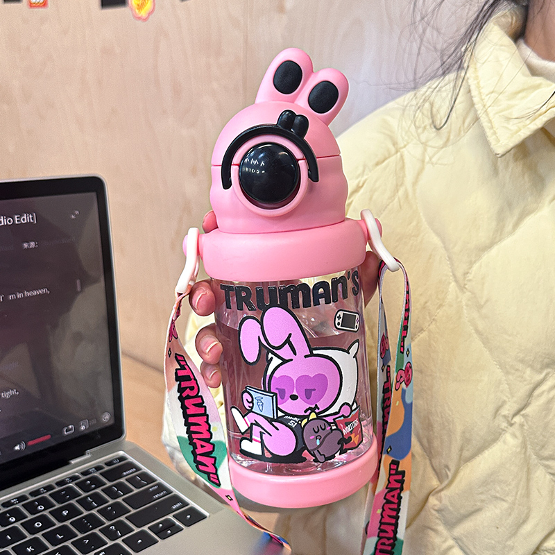 Sports rabbit plastic cup Application Scenario