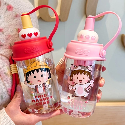 Chibi Maruko-chan is holding a children's water cup thumbnail