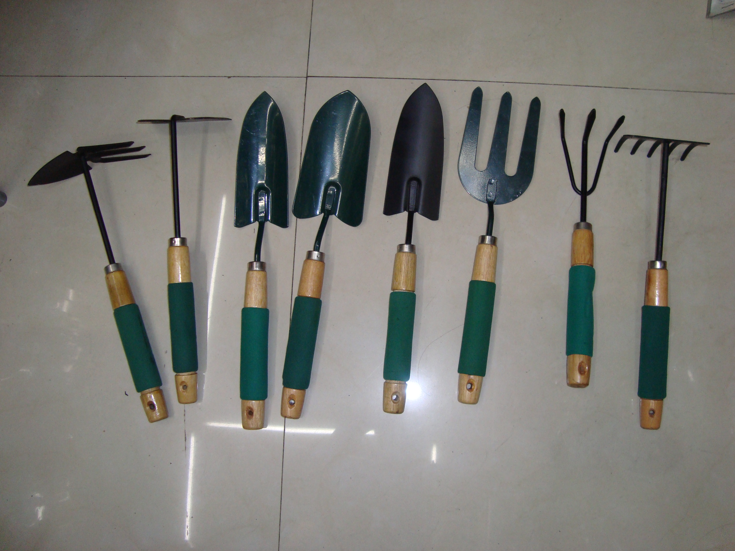 Garden Set Military Shovel Garden Tools Garden Shovel Garden Rake Hardware Tools Garden Set Outdoor Garden Item Picture