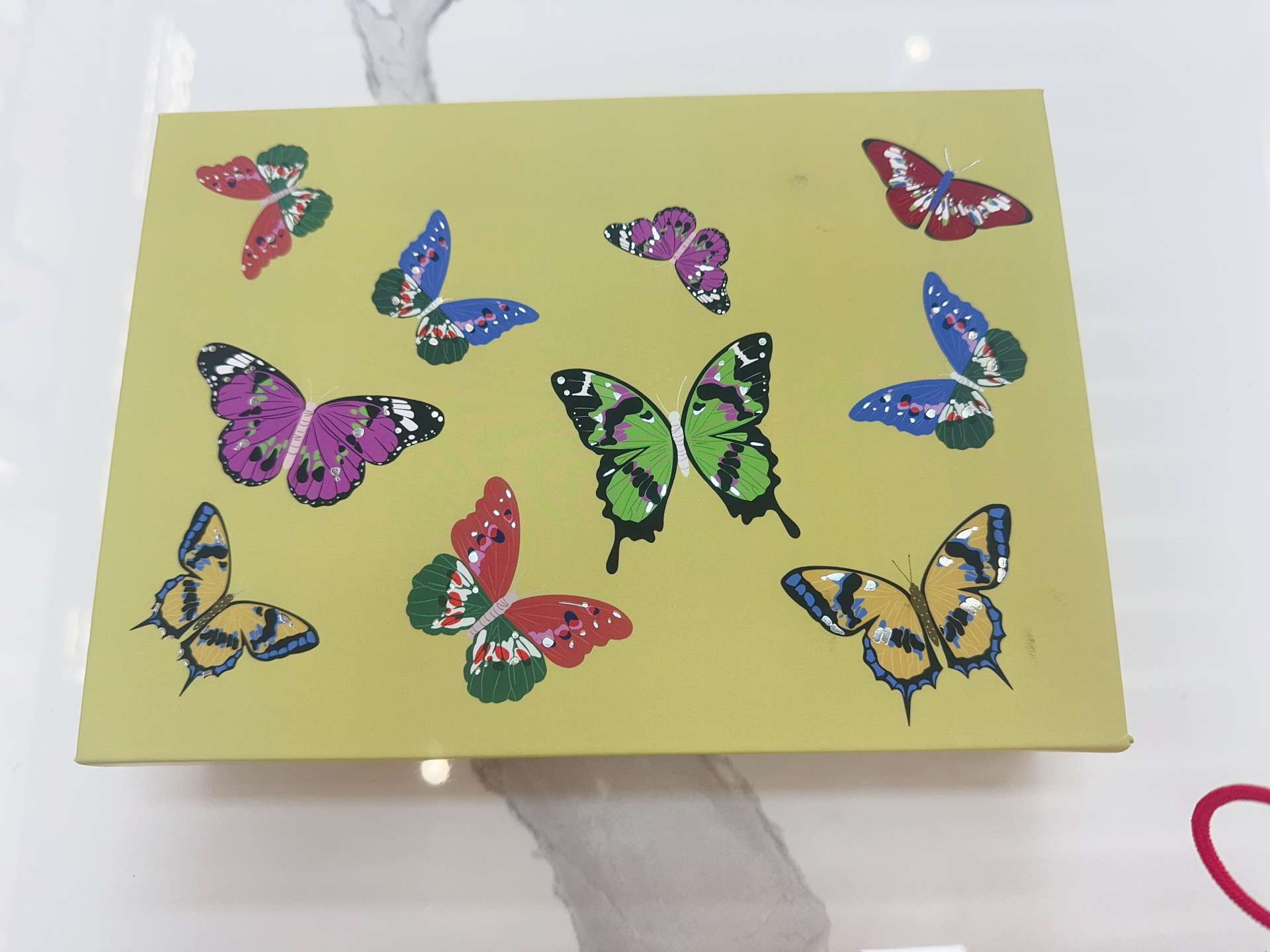 Folding packaging box