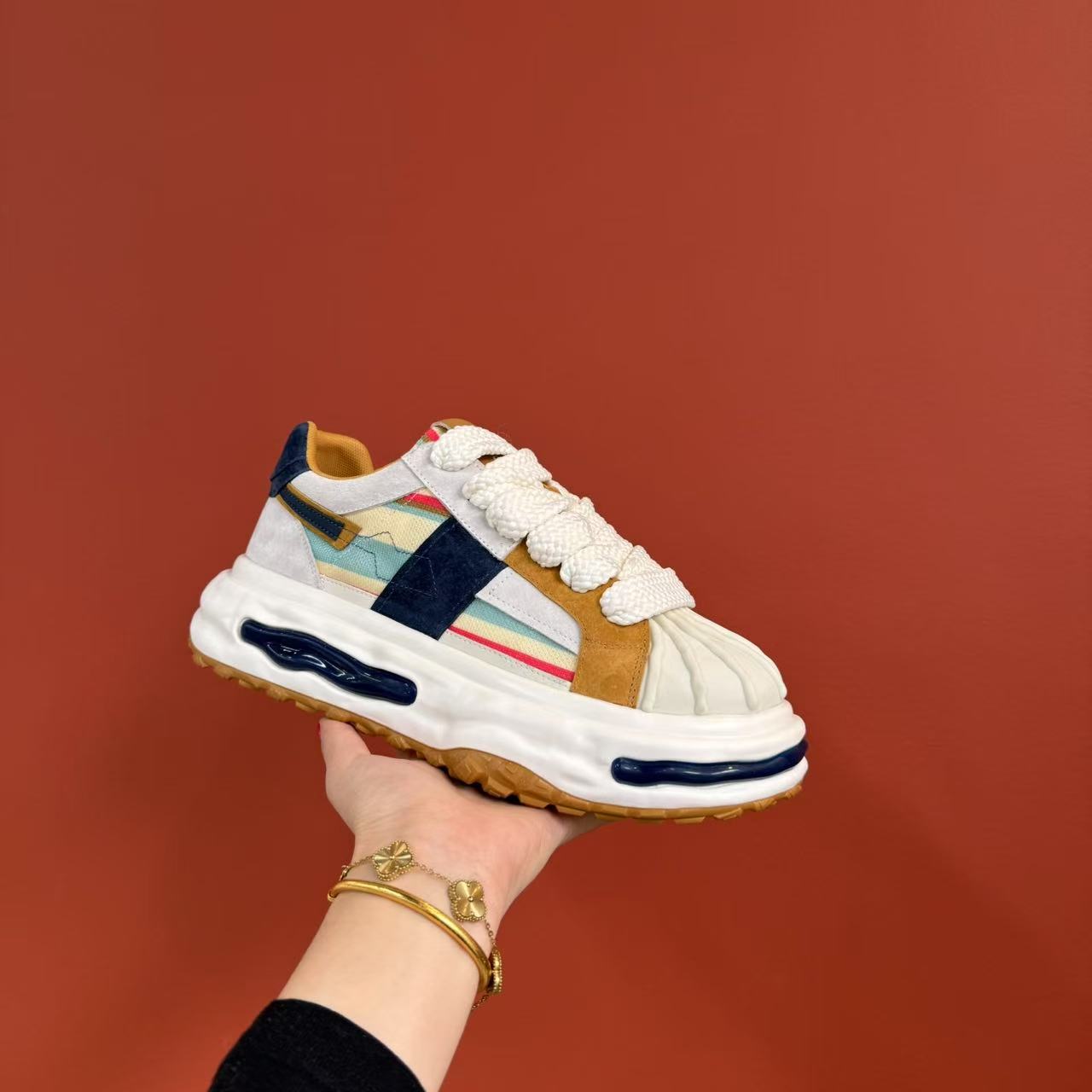 广州潮鞋春夏款时尚感十足欧美风格男鞋