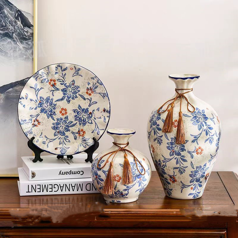 New underglaze colored ceramic 3-piece set, blue and white vintage vase, flower arrangement vases, dining table, wedding decoration ornaments details Picture