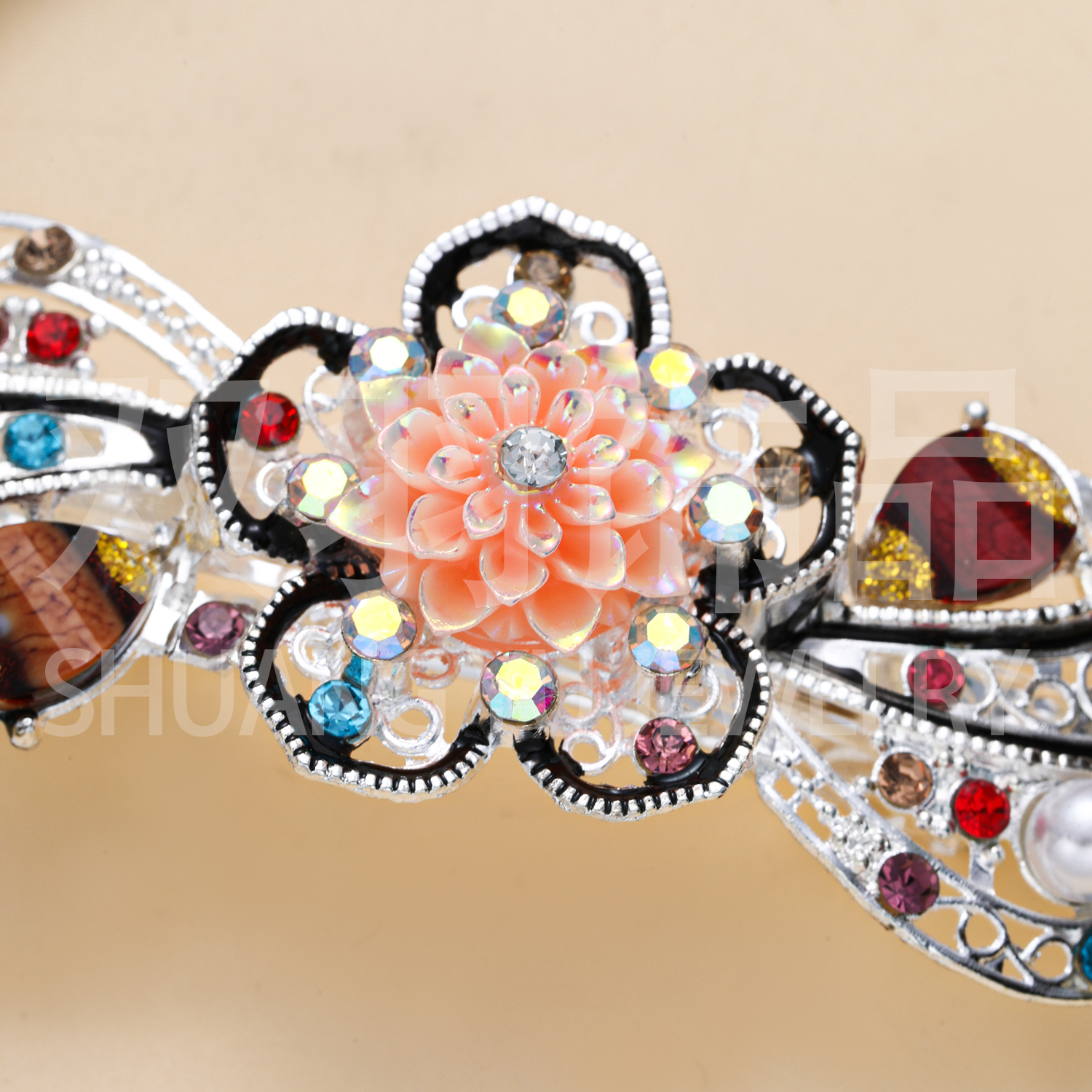 Crystal hair clips, hair curlers, large flowers, new hair accessories, European and American best-selling jewelry, hair clips, headwear, hair accessories, alloy hair clips, rhinestone hair clips, hair clips with pearls Application Scenario