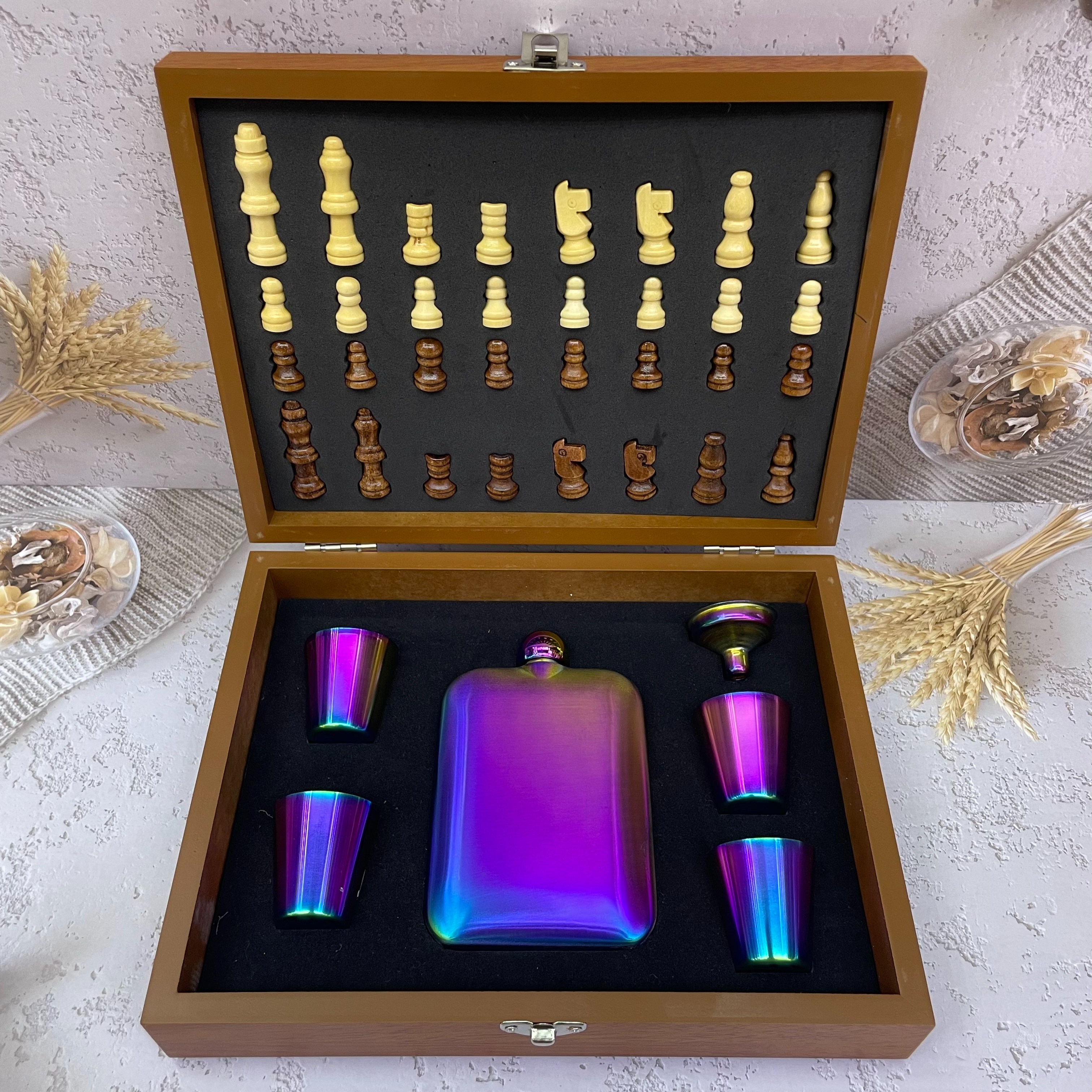 炫彩不锈钢酒壶棋子木盒，惬意户外休闲组合，送礼高端大气上档次 可与朋友家人喝酒对弈，可定制 异型酒壶 酒瓶酒具