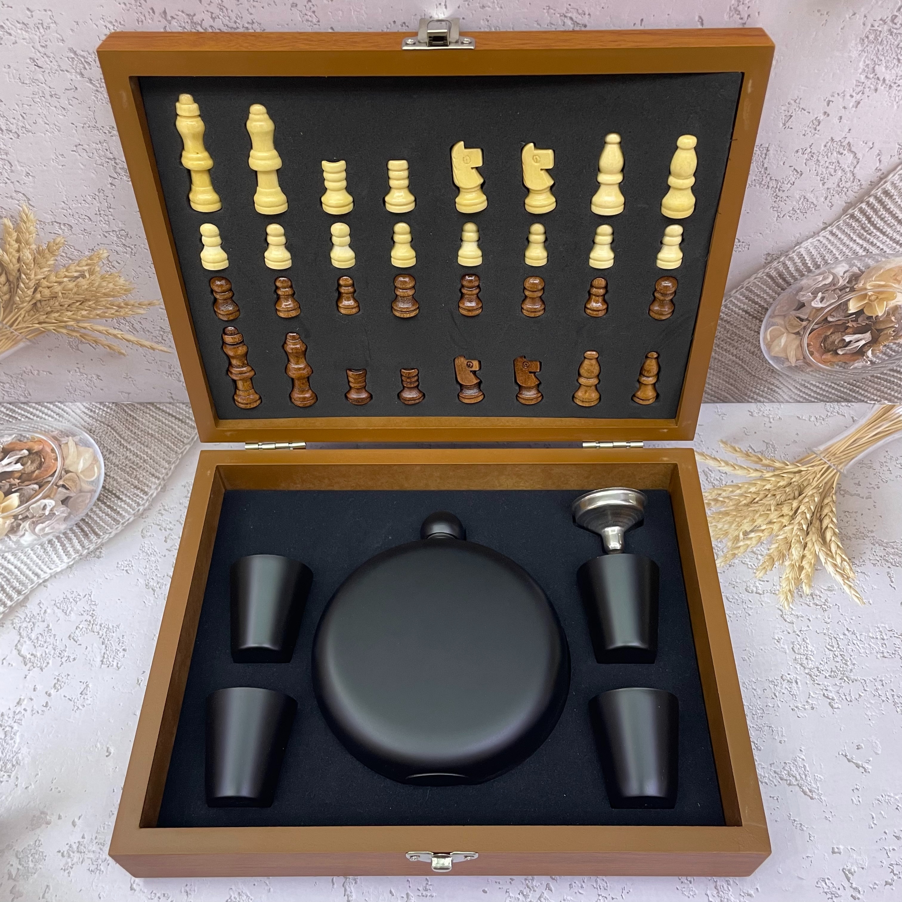 圆形不锈钢酒壶棋子木盒，惬意户外休闲组合，送礼高端大气上档次 可与朋友家人喝酒对弈，可定制 异型酒壶 酒瓶酒具酒瓶酒具