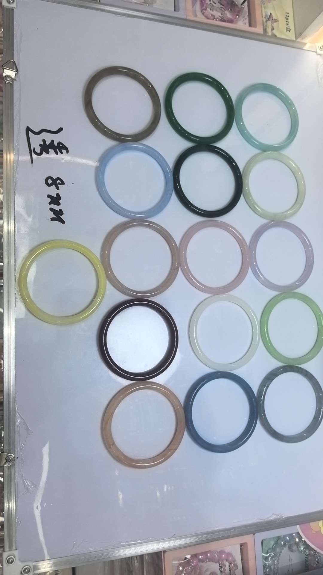 Glass handicrafts, artworks, gifts and decorations are essential for a refined life