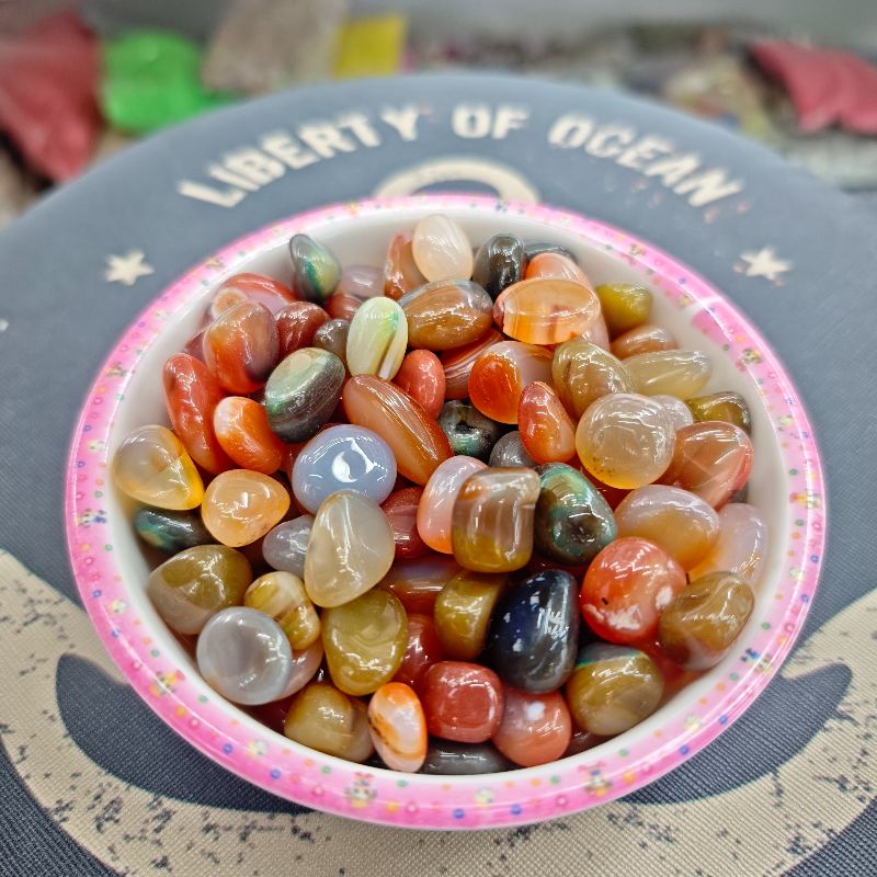Wholesale of 12-15mm natural colored agate round stones, small and medium-sized round agate stones, small crescent-shaped agate stones, mixed-color stones, crystal small stones, fish tanks, vases, decorative ornaments Item Picture