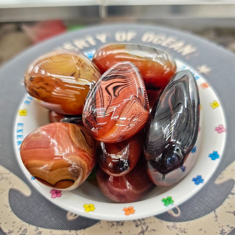 Wholesale of 25-30mm natural colored agate, dreamy agate stone, mixed color stone, crystal small stone, fish tank, vase and decorative ornaments details Picture