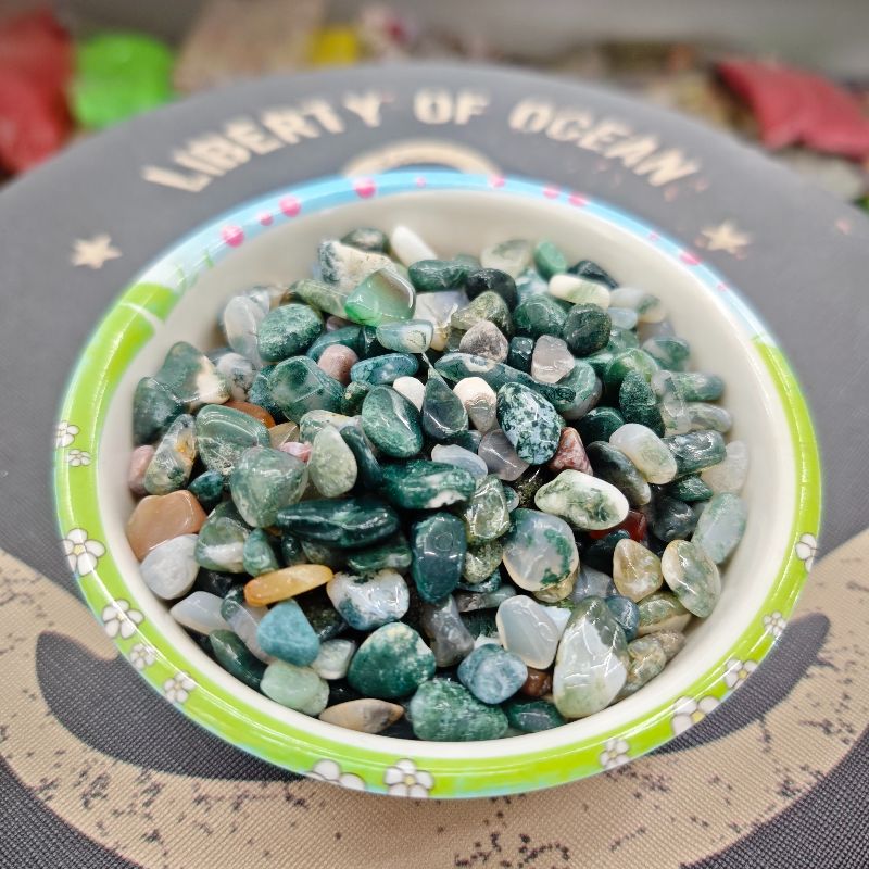 3-6mm natural agate crushed stone, red agate, white agate, blue agate, green agate, aquatic plant agate, fish tank and vase decoration wholesale details Picture