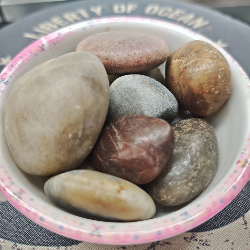 Wholesale of natural stone, rain flower stone, small stone, soft stone, fish tank, vase and decorative ornaments Application Scenario