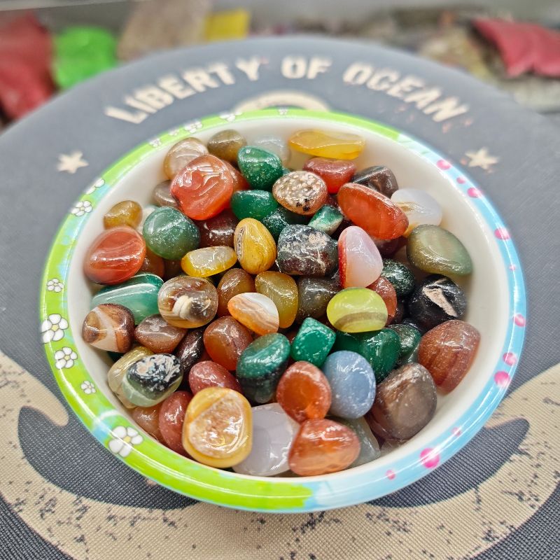 Wholesale of 12-15mm natural colored agate round stones, small and medium-sized round agate stones, small crescent-shaped agate stones, mixed-color stones, crystal small stones, fish tanks, vases, decorative ornaments Application Scenario