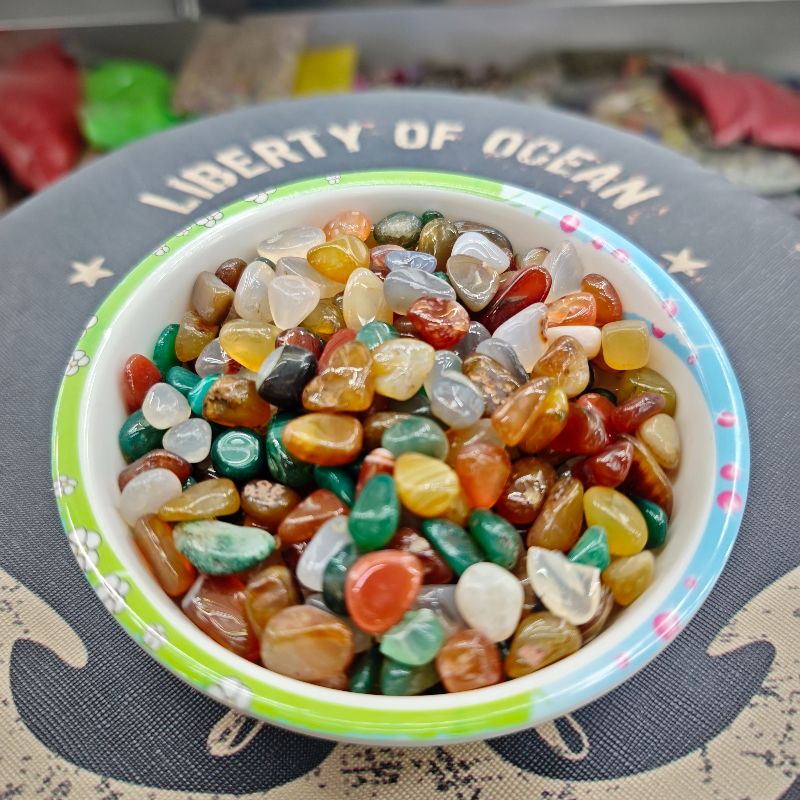 Wholesale of 12-15mm natural colored agate round stones, small and medium-sized round agate stones, small crescent-shaped agate stones, mixed-color stones, crystal small stones, fish tanks, vases, decorative ornaments Specification image