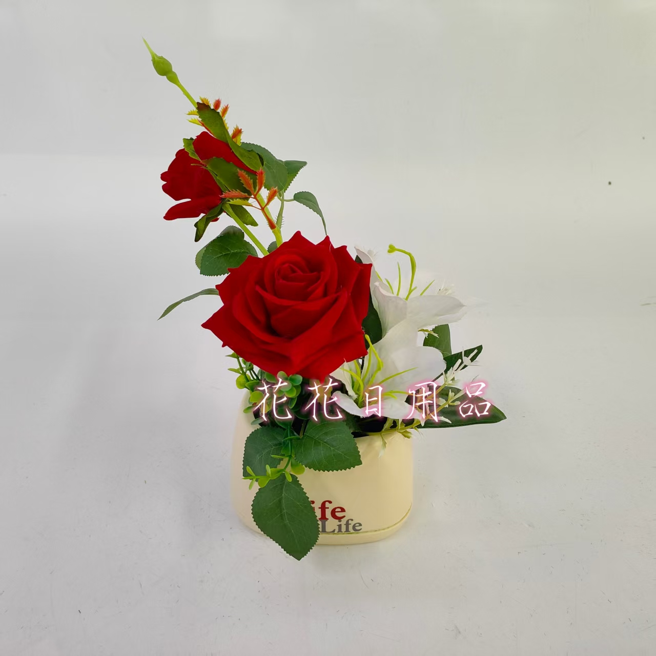 Artificial flower fake flower bonsai plastic basin rolled edge rose decoration pieces Application Scenario