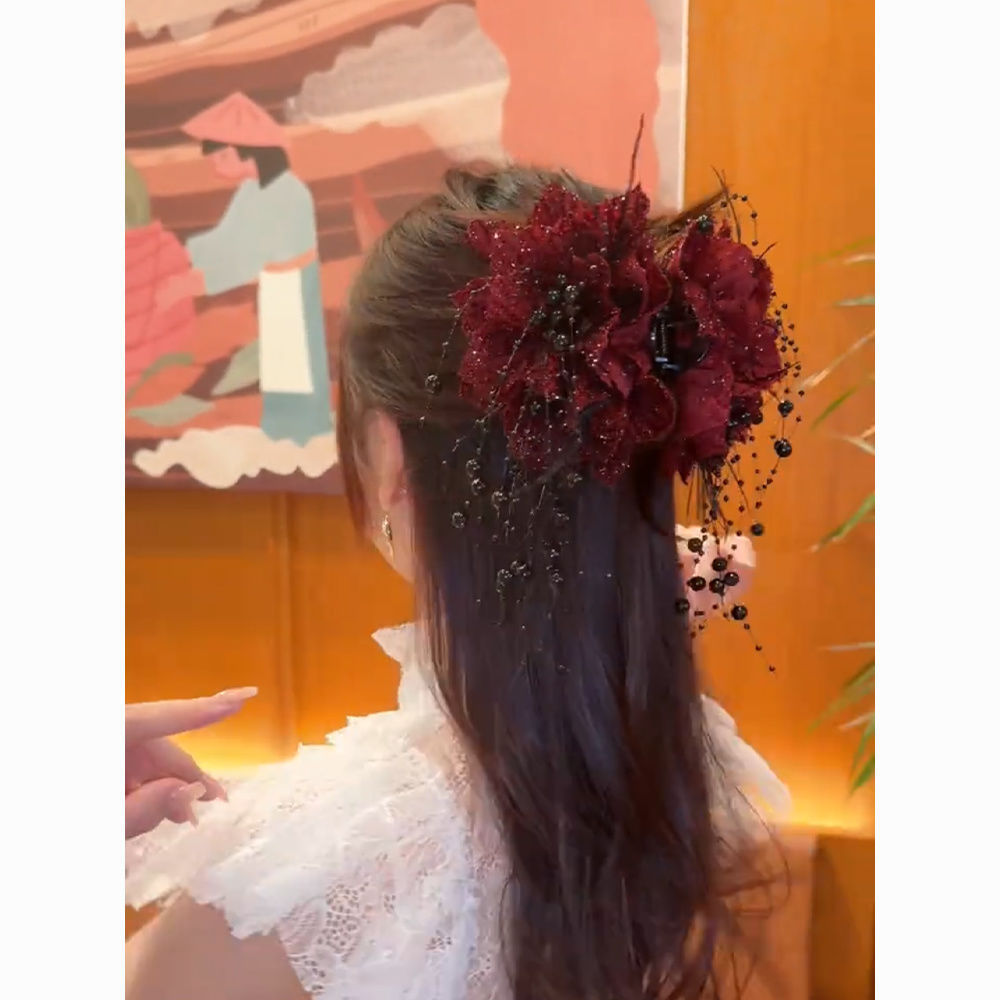 【 Exclusive for the Event 】 New Korean-style shiny tassel shark clip, high appearance level, adds volume and style, versatile shiny silk flower grab! Free shipping! Application Scenario