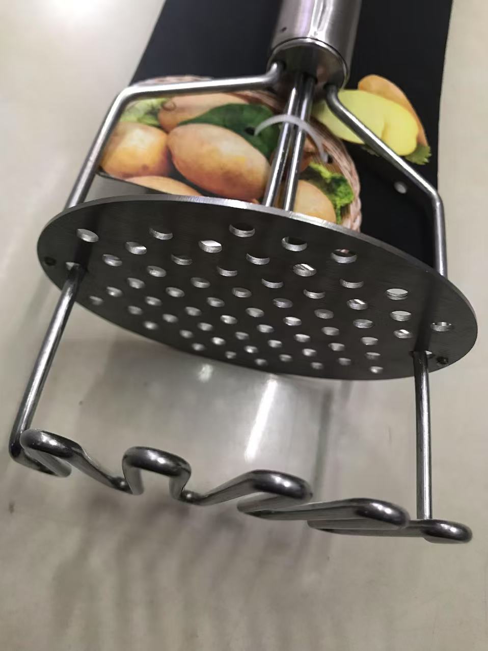 Stainless steel mashed potato crusher, double-layer potato press, creative stainless steel mashed potato press wonder, kitchen small tool Specification image