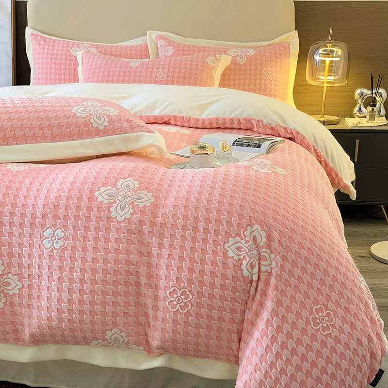 Wholesale of Class A mother and baby grade milk fleece four-piece set, carved fleece four-piece set, light luxury high-end baby fleece 8.5 jin four pieces