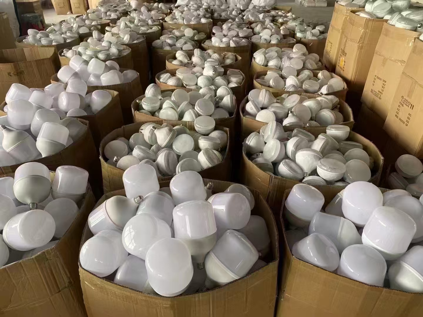 LED Bulbs Factory Good Qualtity B22/E27/E26 5W10W15W20W26W30W40W50WPP Home Warehouse Workshop Lighting Item Picture