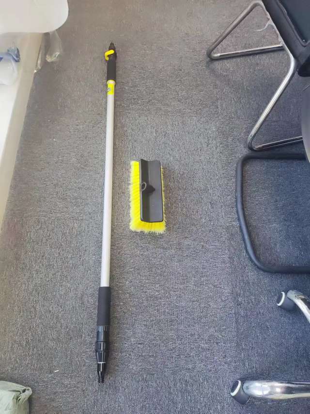 铝合金伸缩长柄洗车通水刷多功能喷水刷头清洁刷。细节图