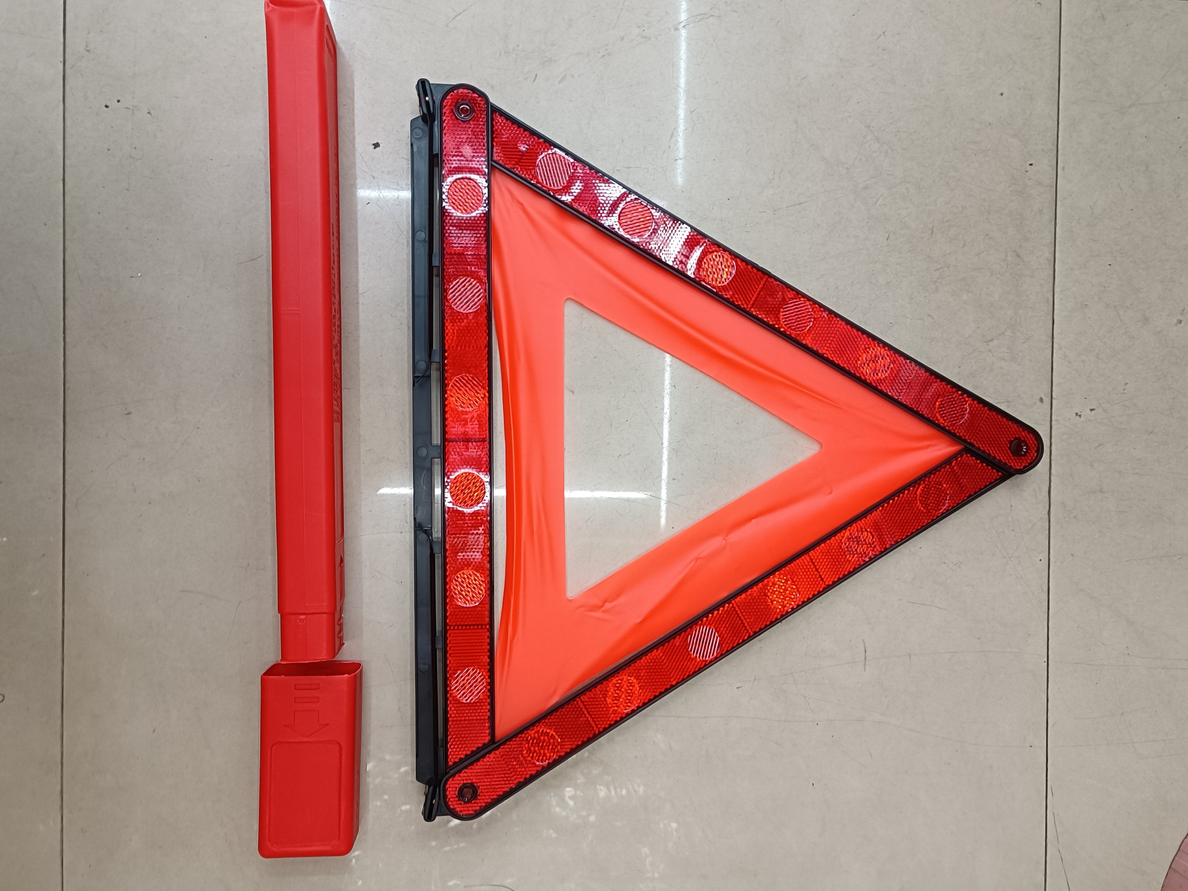 Safety warning signs, traffic warning signs, triangular safety signs, traffic safety triangular signs, warning signs, emergency signs Application Scenario