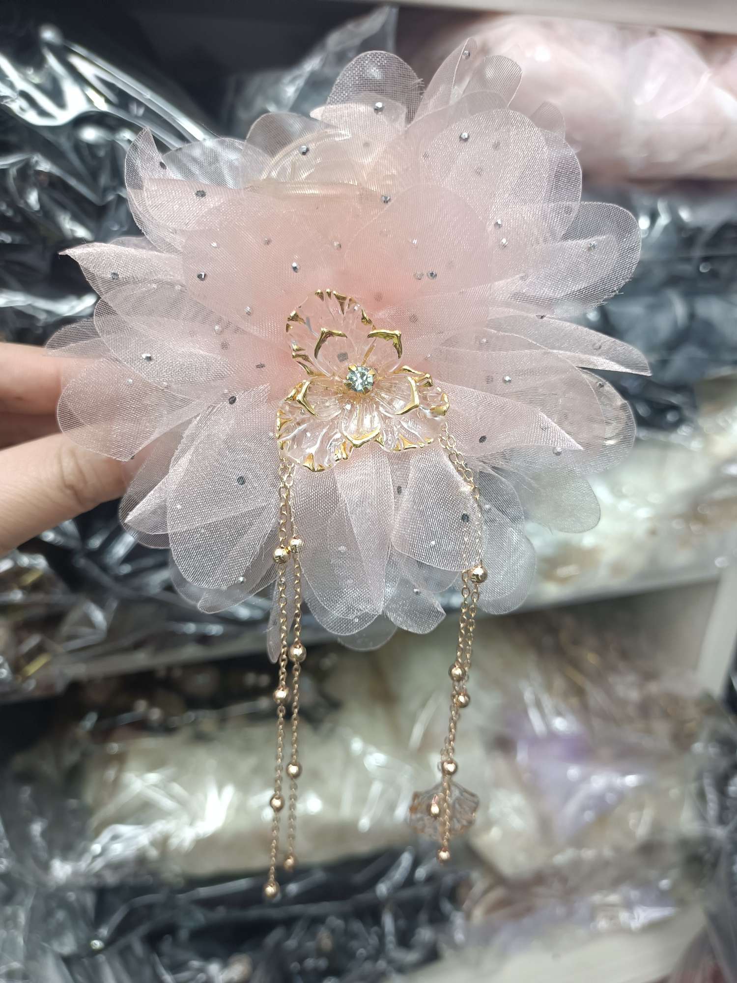 Golden Branch and Jade Leaf Spring New High-end Peony tassel grappling clip, versatile and elegant, voluminous and flattering hair clip for women details Picture