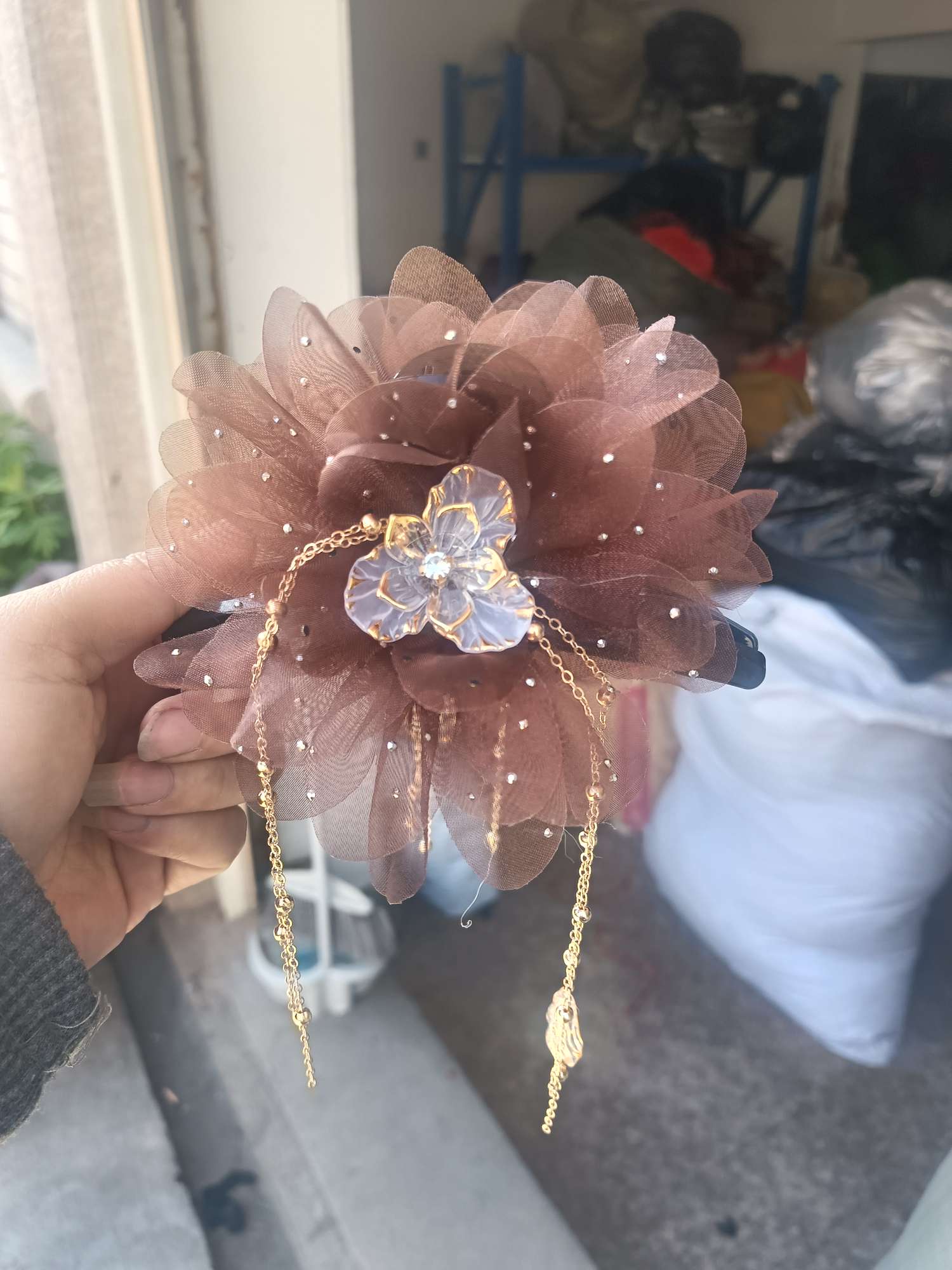 Golden Branch and Jade Leaf Spring New High-end Peony tassel grappling clip, versatile and elegant, voluminous and flattering hair clip for women Specification image