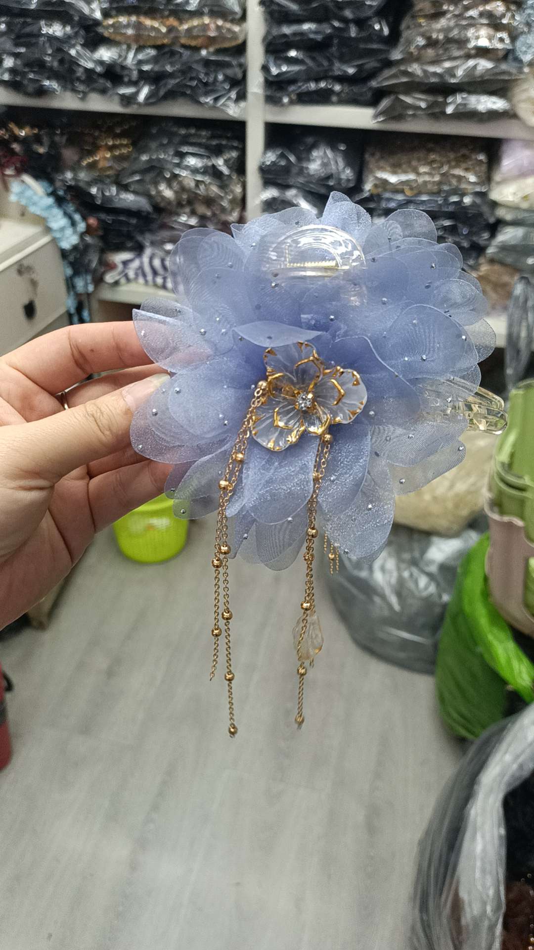 Golden Branch and Jade Leaf Spring New High-end Peony tassel grappling clip, versatile and elegant, voluminous and flattering hair clip for women detail image 4