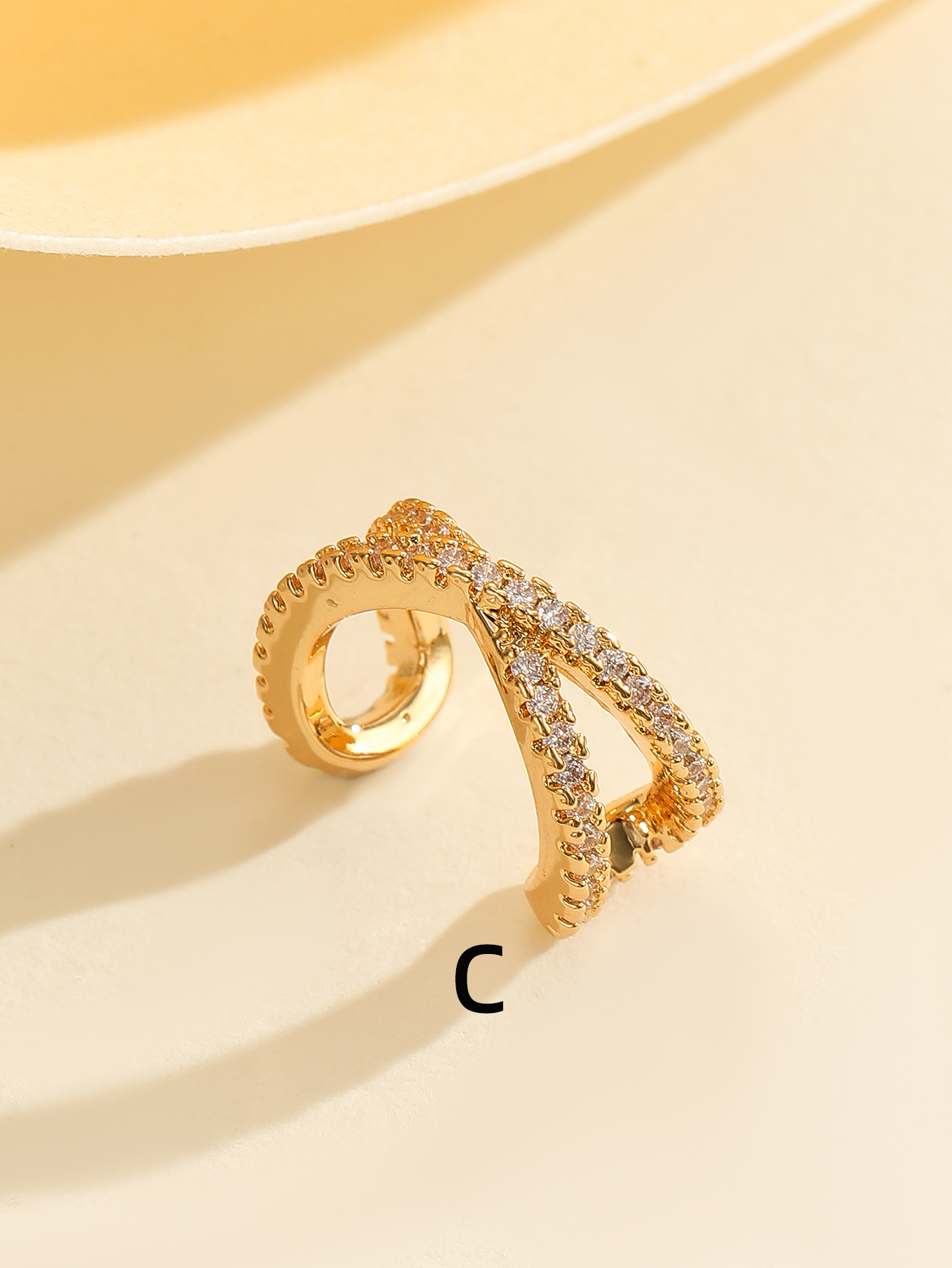 Diamond-encrusted simple and fashionable ear bone clips for women, double-layer ear clips without ear holes, copper-plated real gold, niche design, high-end earrings, cool and stylish cross-border ear bone clips Item Picture