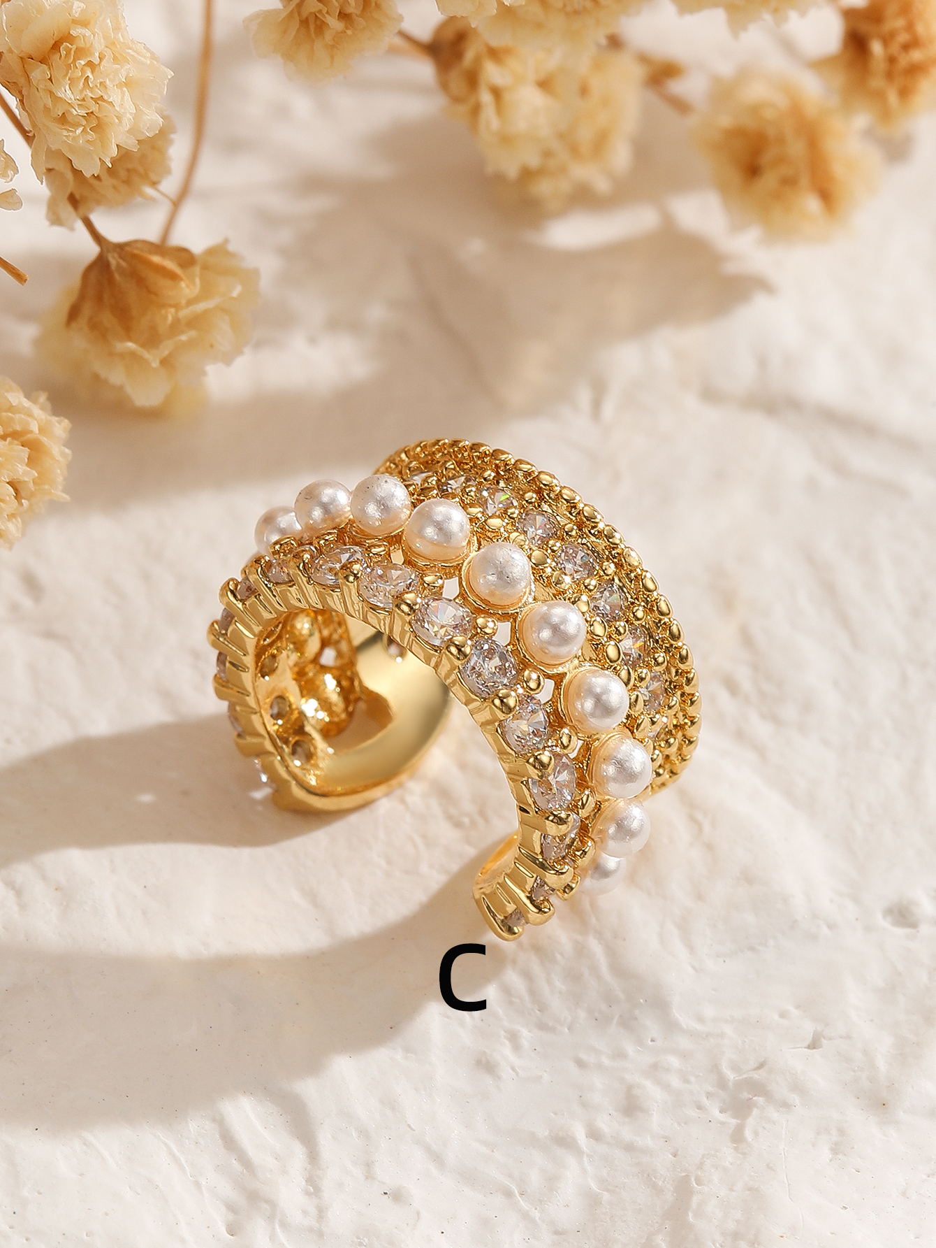 Diamond-encrusted simple and fashionable ear bone clips for women, double-layer ear clips without ear holes, copper-plated real gold, niche design, high-end earrings, cool and stylish Item Picture