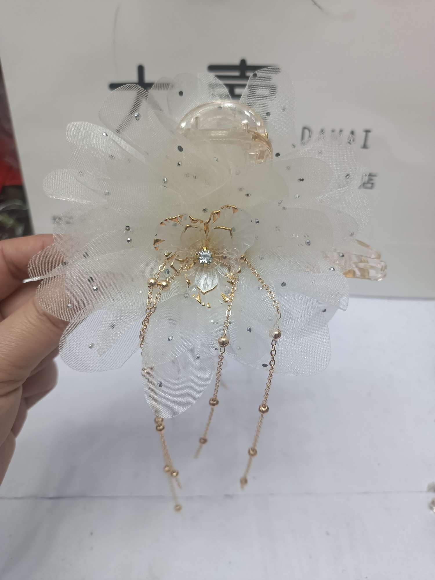 Golden Branch and Jade Leaf Spring New High-end Peony tassel grappling clip, versatile and elegant, voluminous and flattering hair clip for women detail image 6