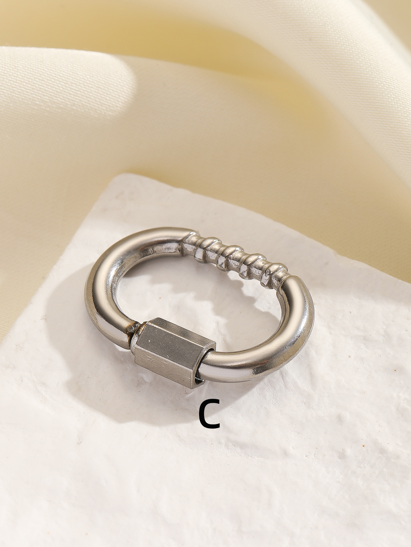 Stainless steel screw buckle, cinnabar buckle, connecting ring, track buckle, key buckle, dog chain, quick connection ring, outdoor buckle, exquisite and simple metal key ring, hardware accessories Item Picture