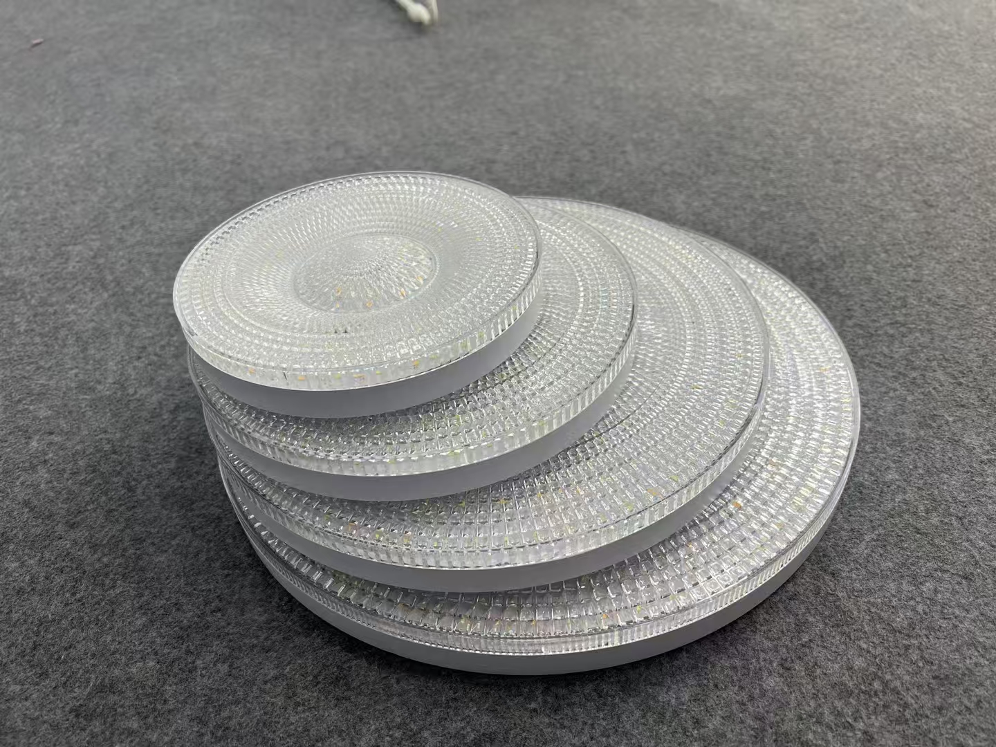 The new LED lamp with a diamond cover, cutting cover and ceiling light, 24W, detachable interface for easy replacement. Three interfaces are available for selection pic 3