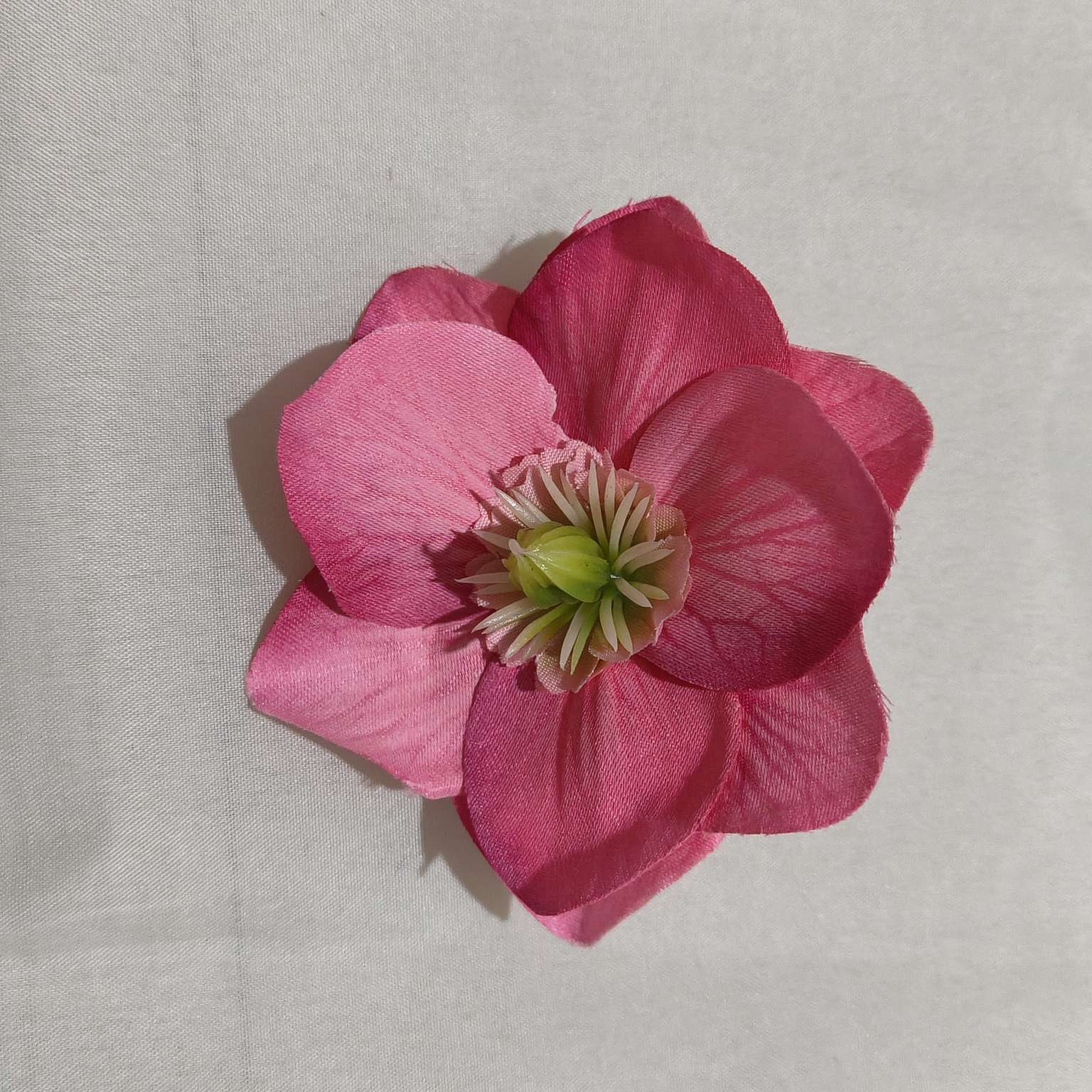 Large-scale artificial flower PU material floral design, handicrafts, gifts, decorations, artificial flower petals are exquisite and realistic, beautiful and durable for home decoration Application Scenario